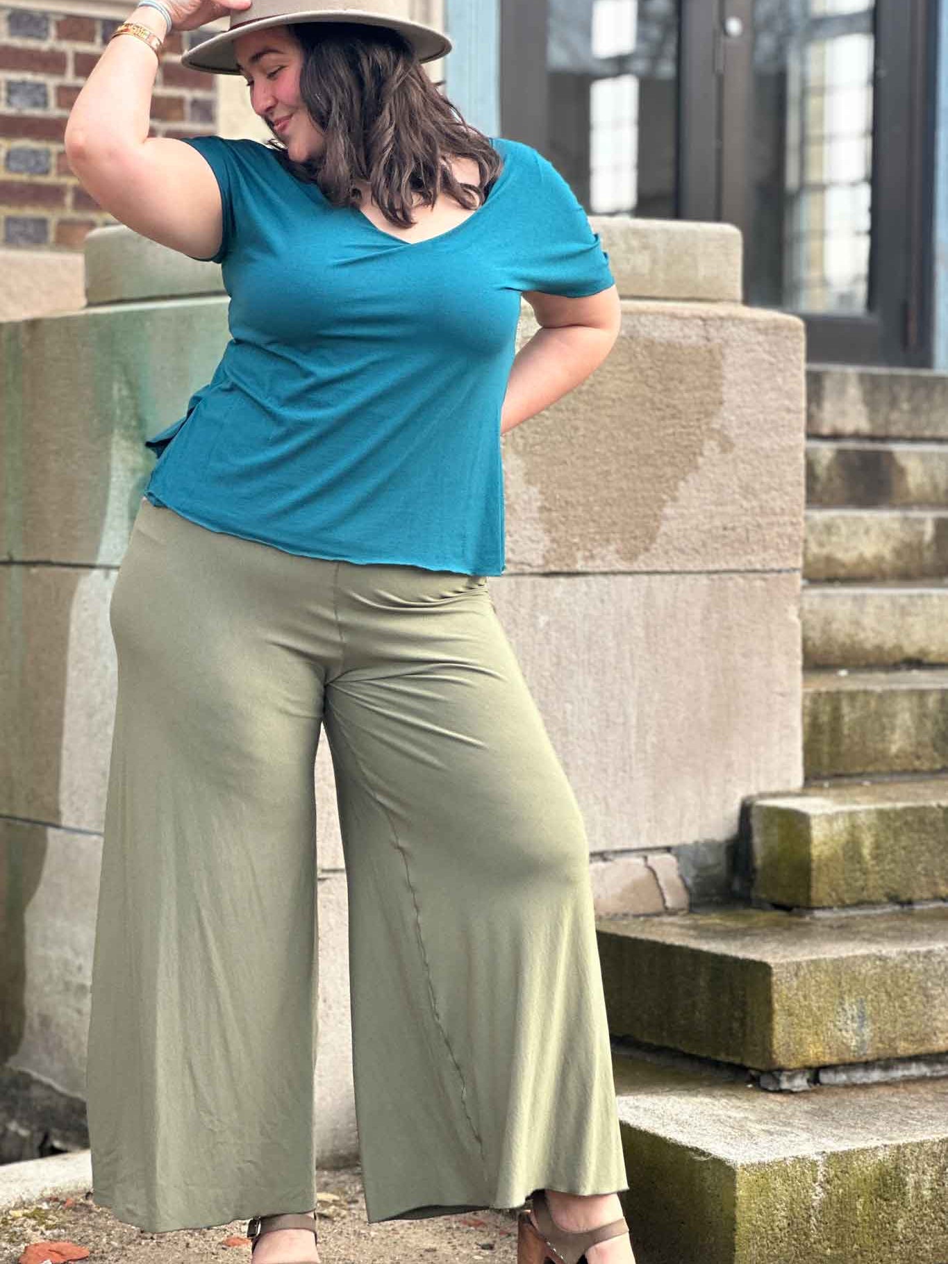 sola t in tissue cove with the palazzo pant in tissue bay