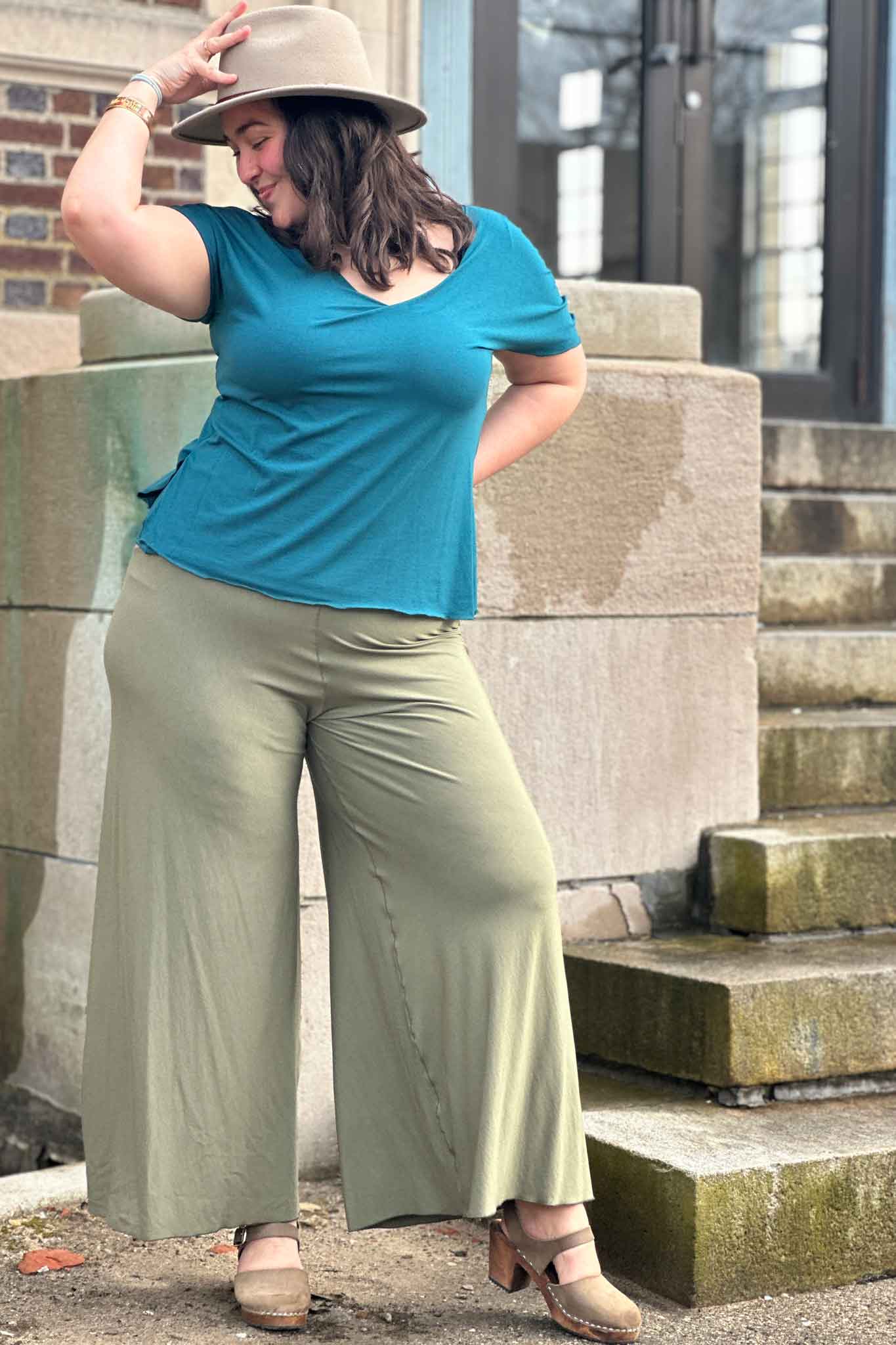 sola t in tissue cove with the palazzo pant in tissue bay