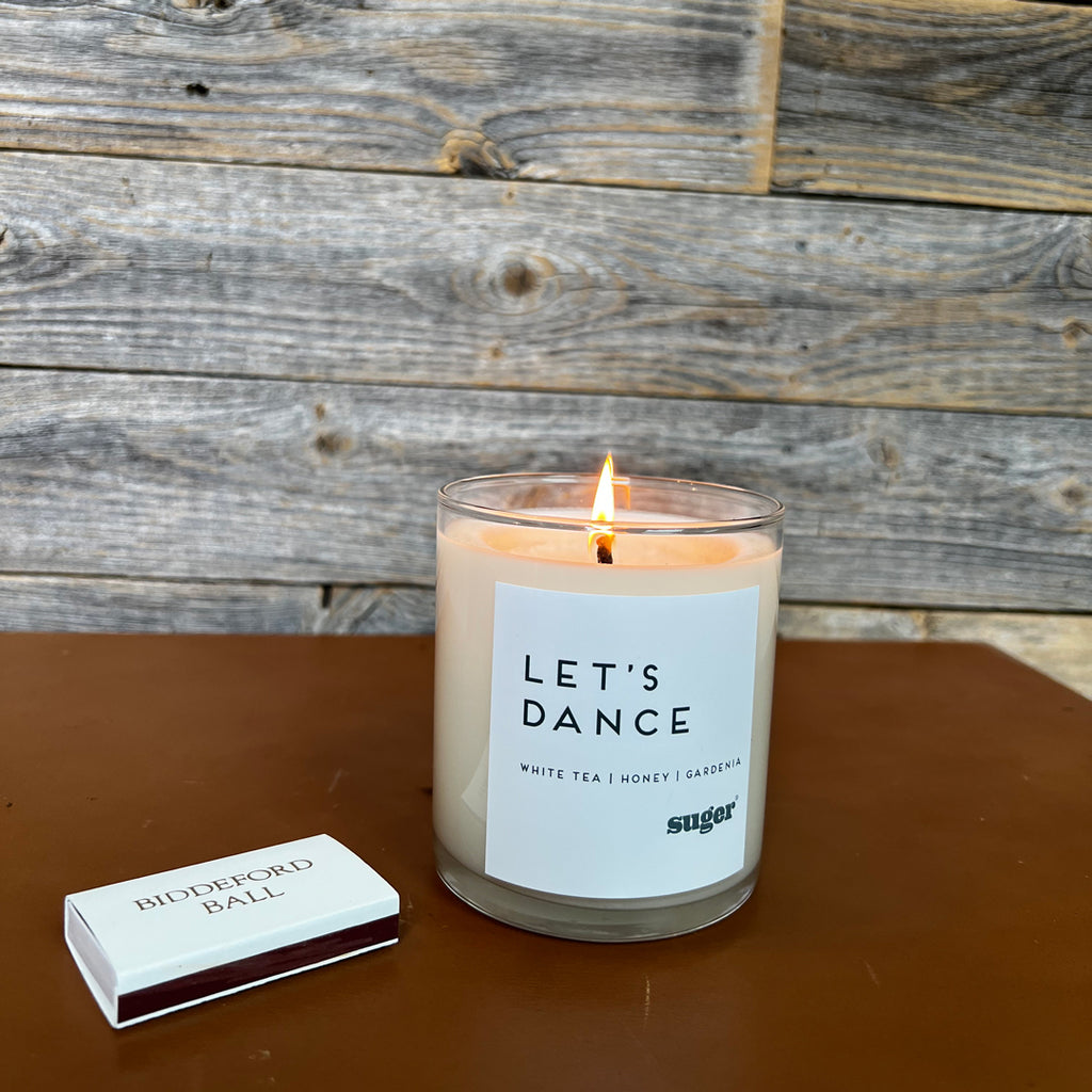 lets dance candle with scents of white tea, honey and gardenia