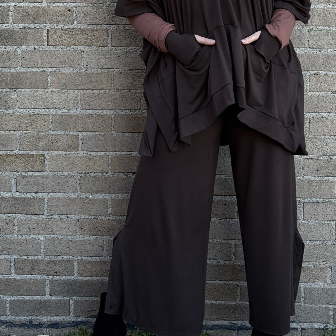 harlow pants in sable with frida sable