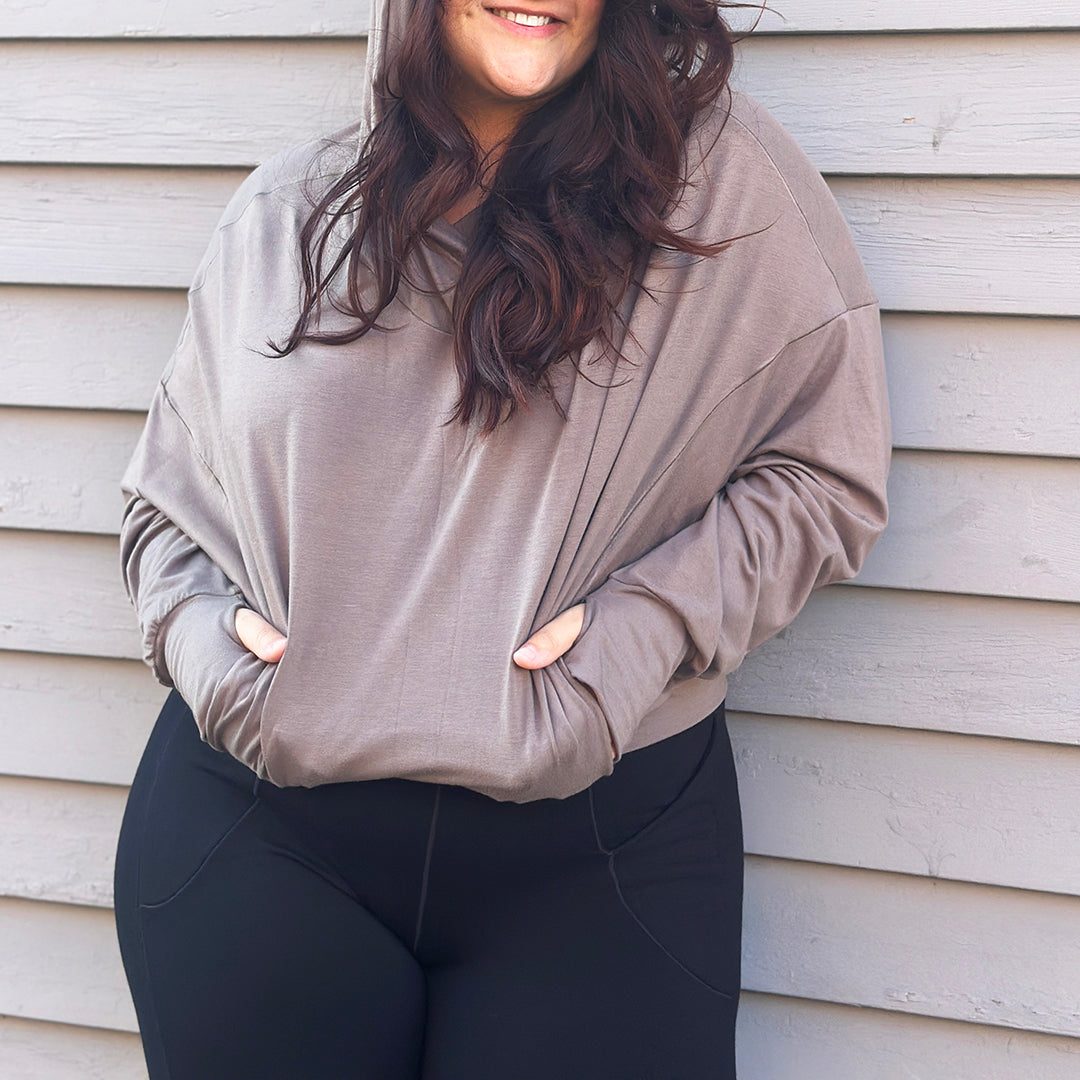 beachcomber hoodie in folk with black yogi