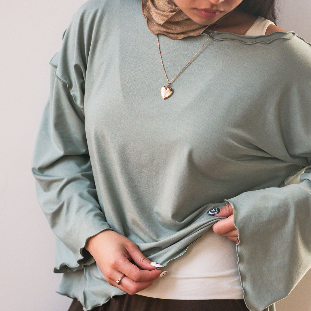 truly in glass paired with cross top in milk and band in 18k gold