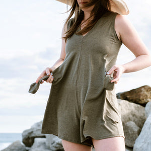 suger® sprout in sage with pockets pulled out ready to tie