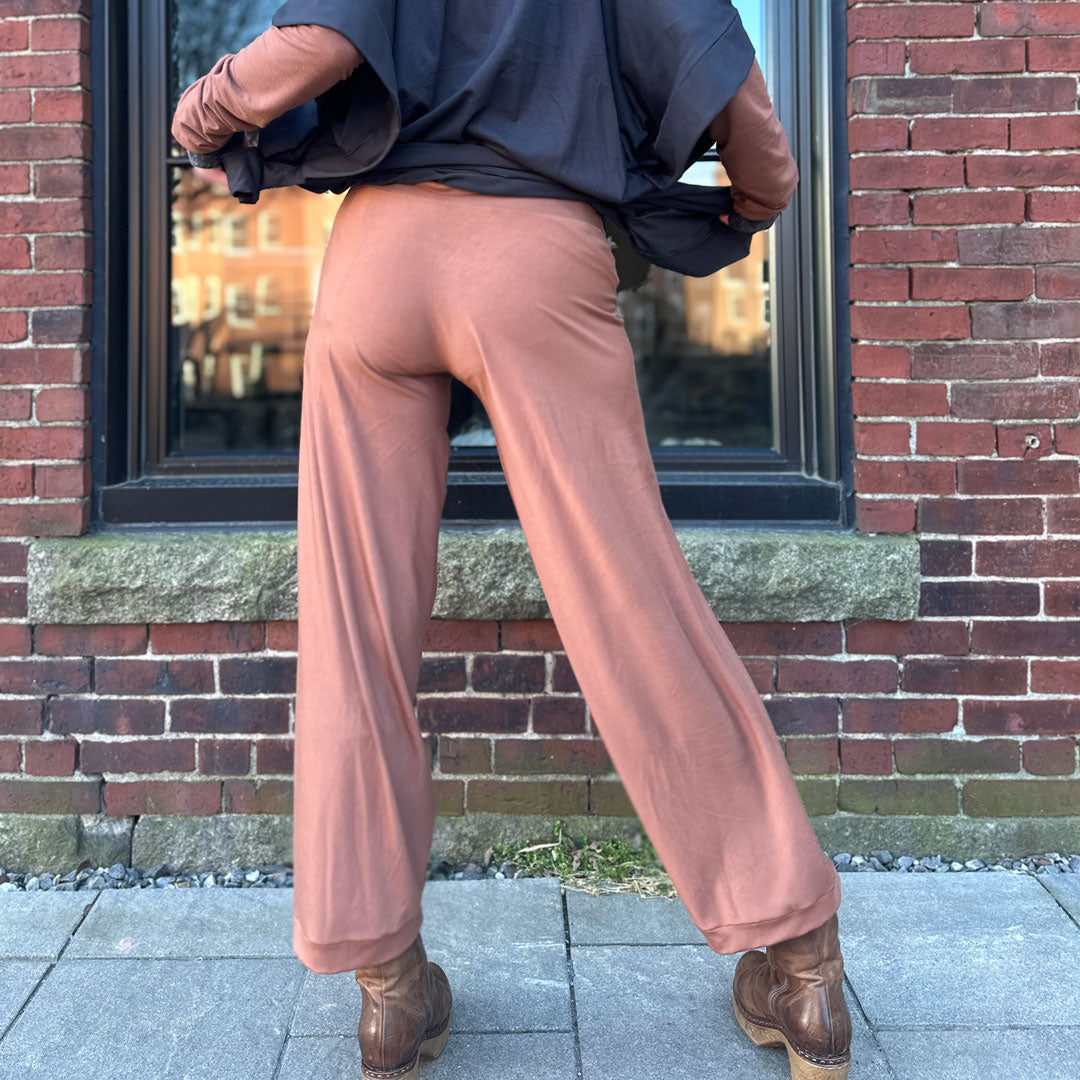 bloom pant in cedar with dusk frida