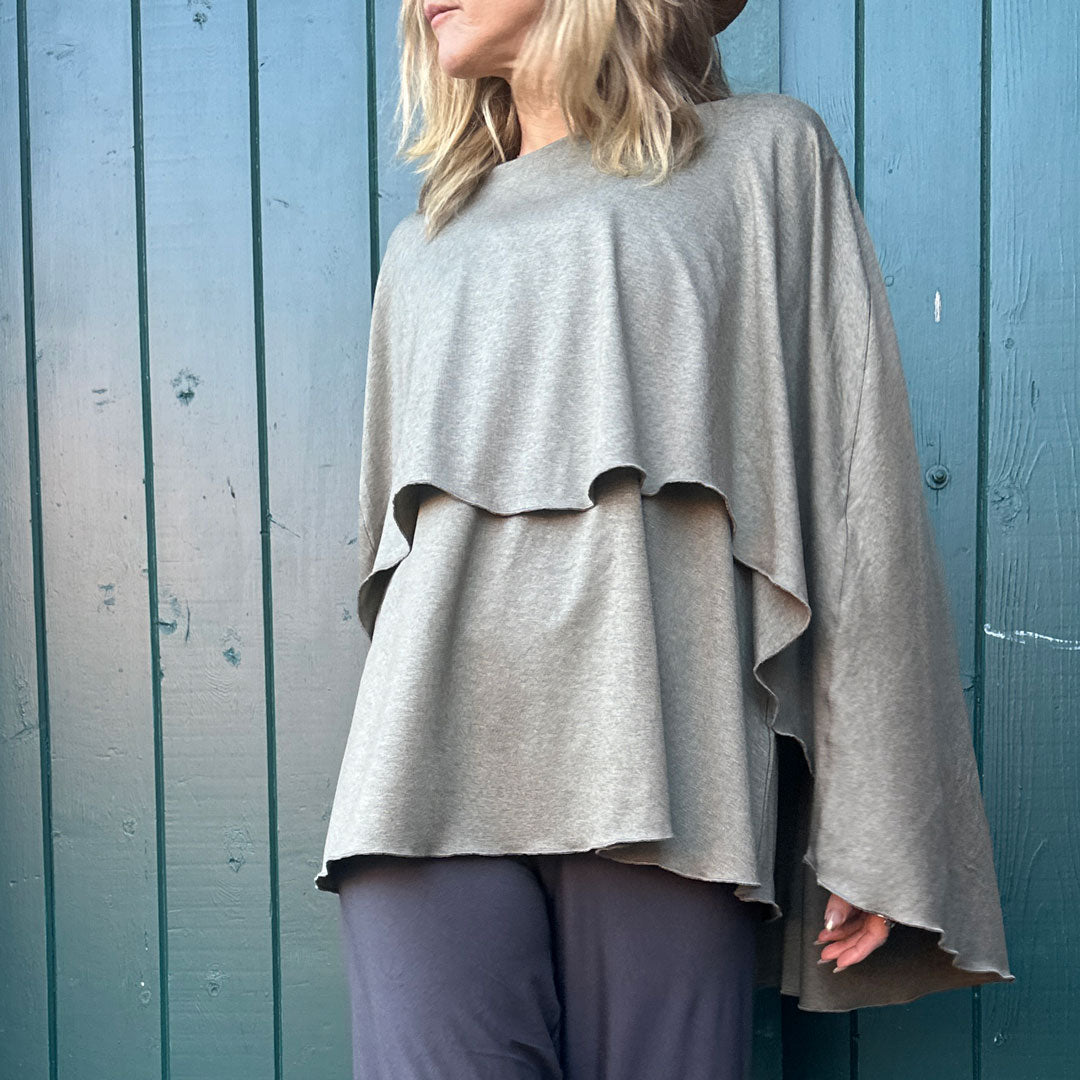 Cape sans manches à plusieurs niveaux MANTRA