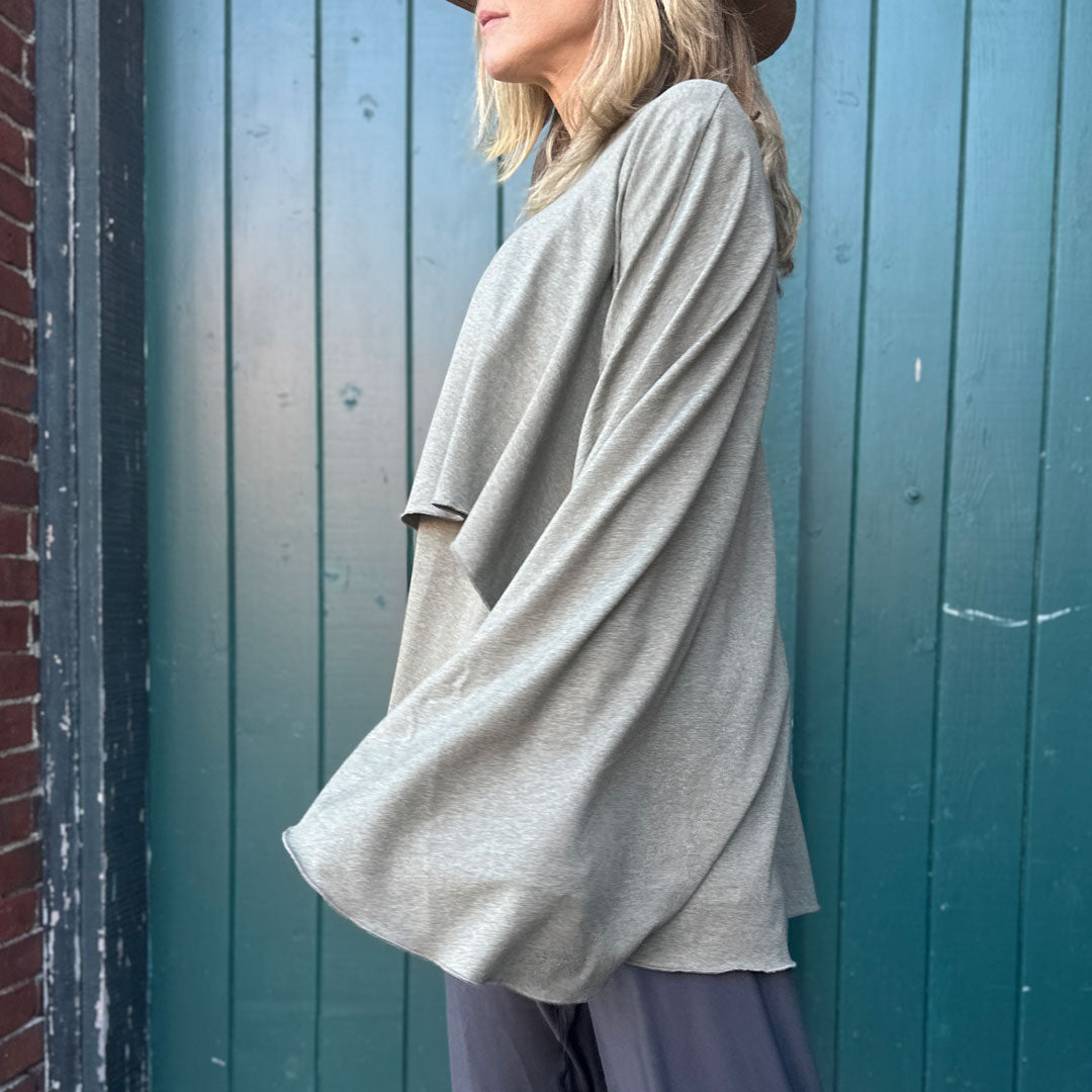 Cape sans manches à plusieurs niveaux MANTRA