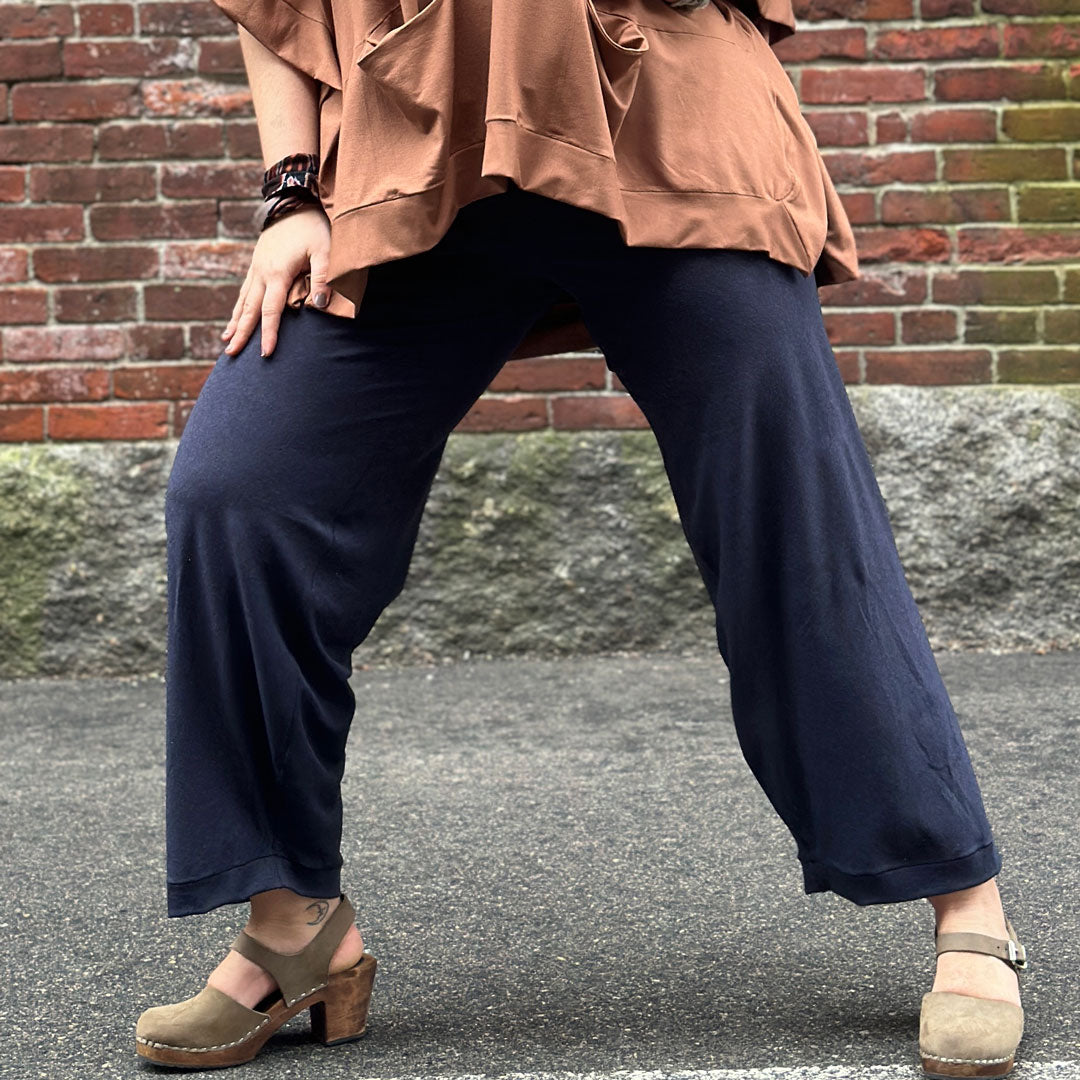 bloom pant in midnight heather with cedar frida