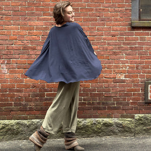 Cape sans manches à plusieurs niveaux MANTRA