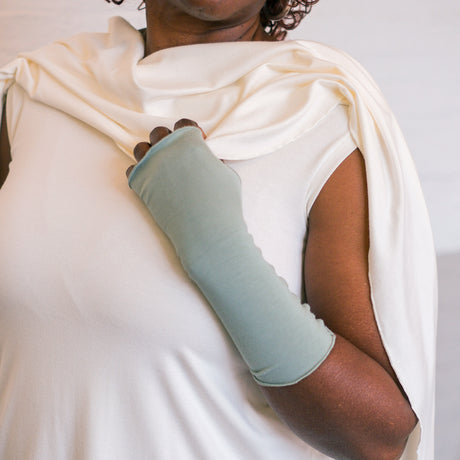 Cape sans manches à plusieurs niveaux MANTRA