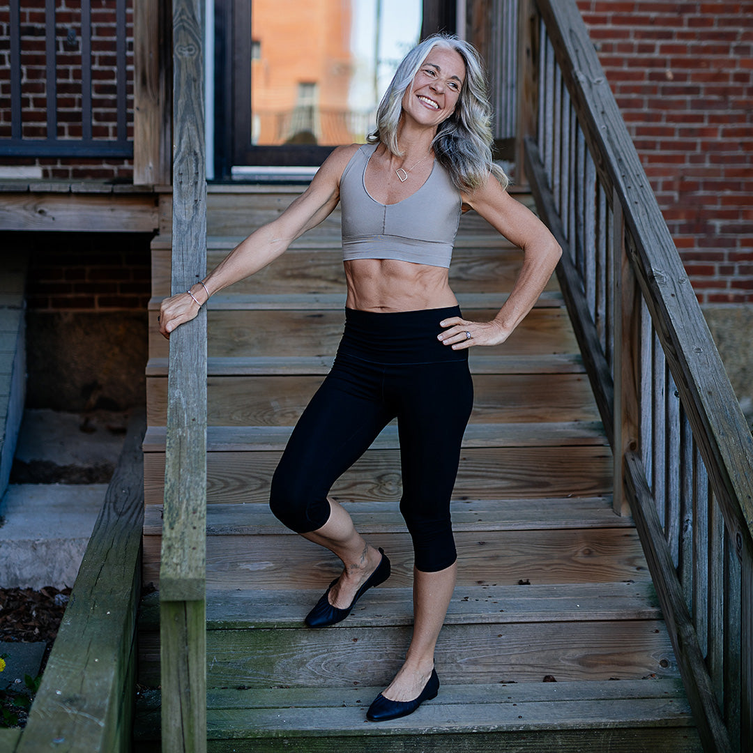 balance bra in clay + black capri