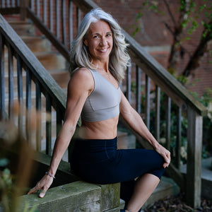 balance bra in clay + black capri