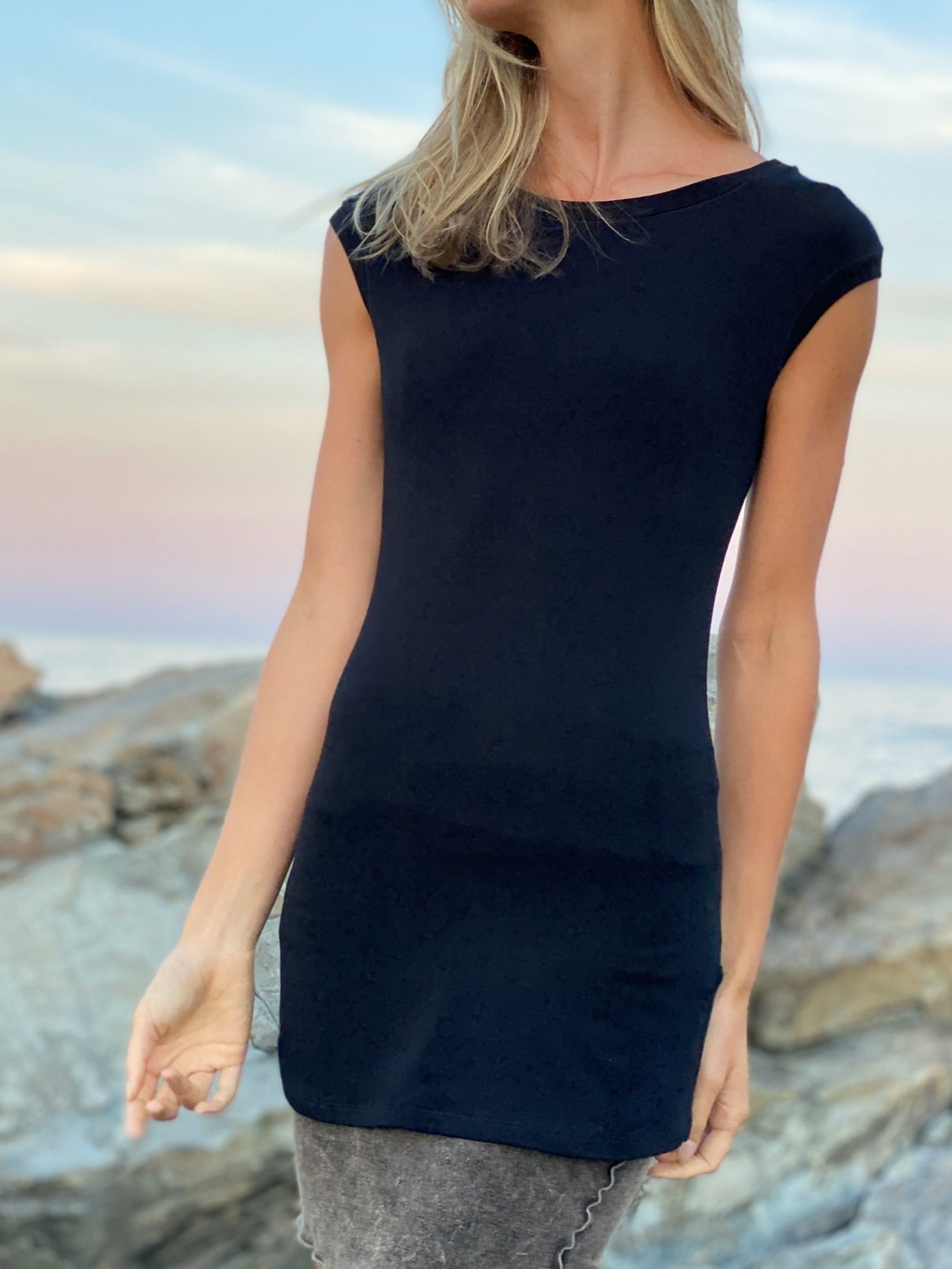 suger cozy cap tunic in black bamboo with mineral hourglass as pencil skirt