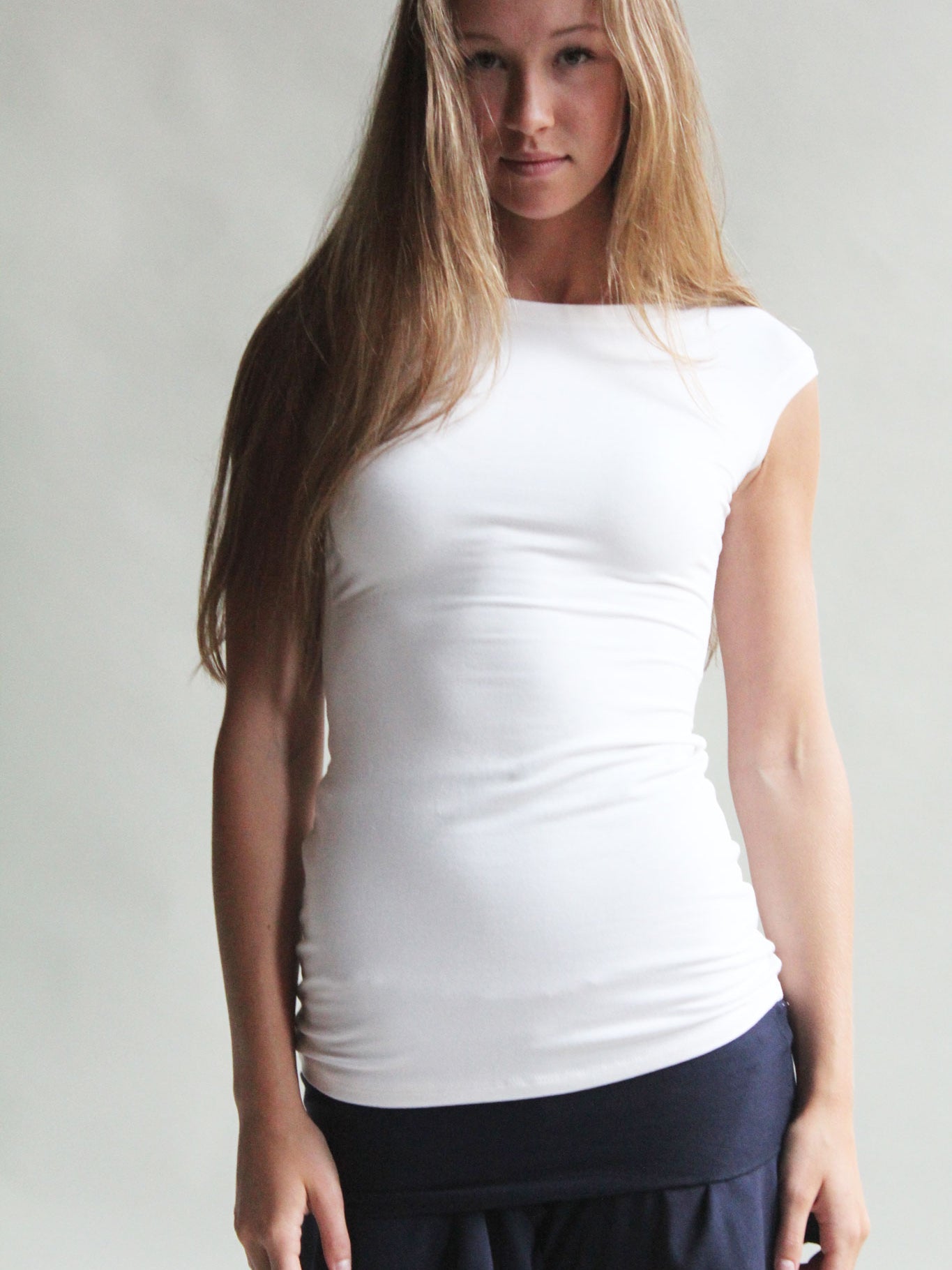 fresh crisp and essential suger white cap tunic