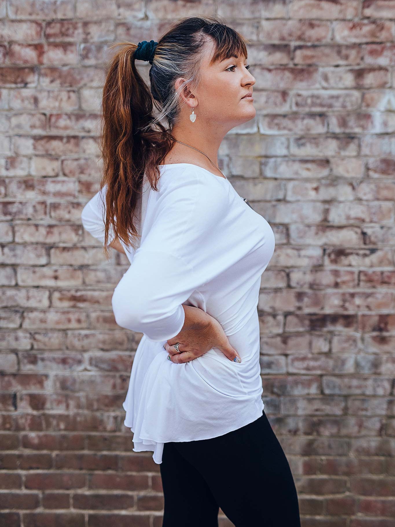 true pearl flowy t in white, tied in the back using pockets