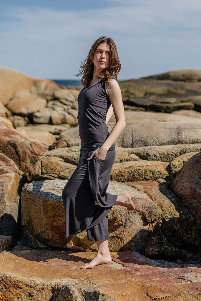suger® petal pant in carbon styled with carbon core
