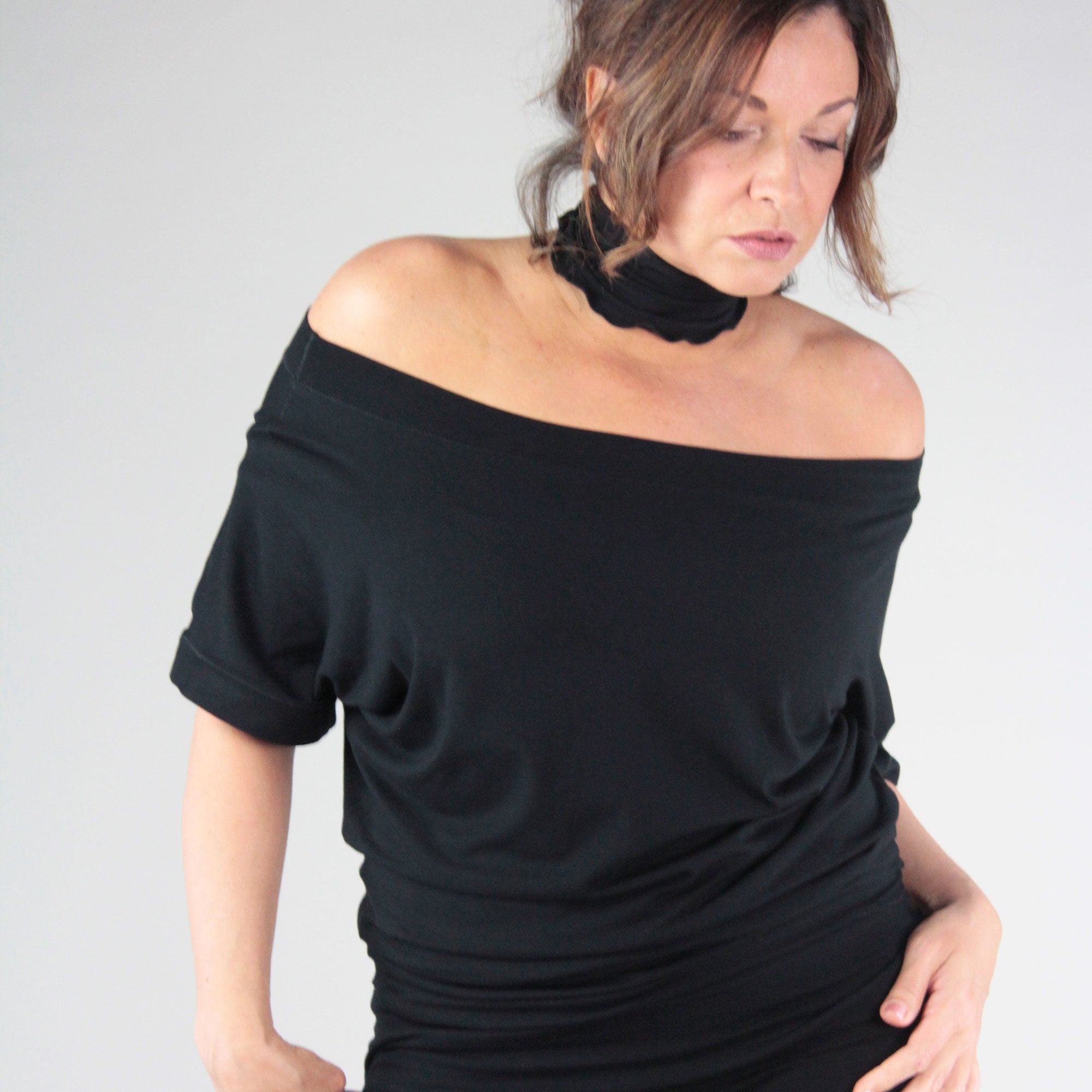 flash off shoulder top in black