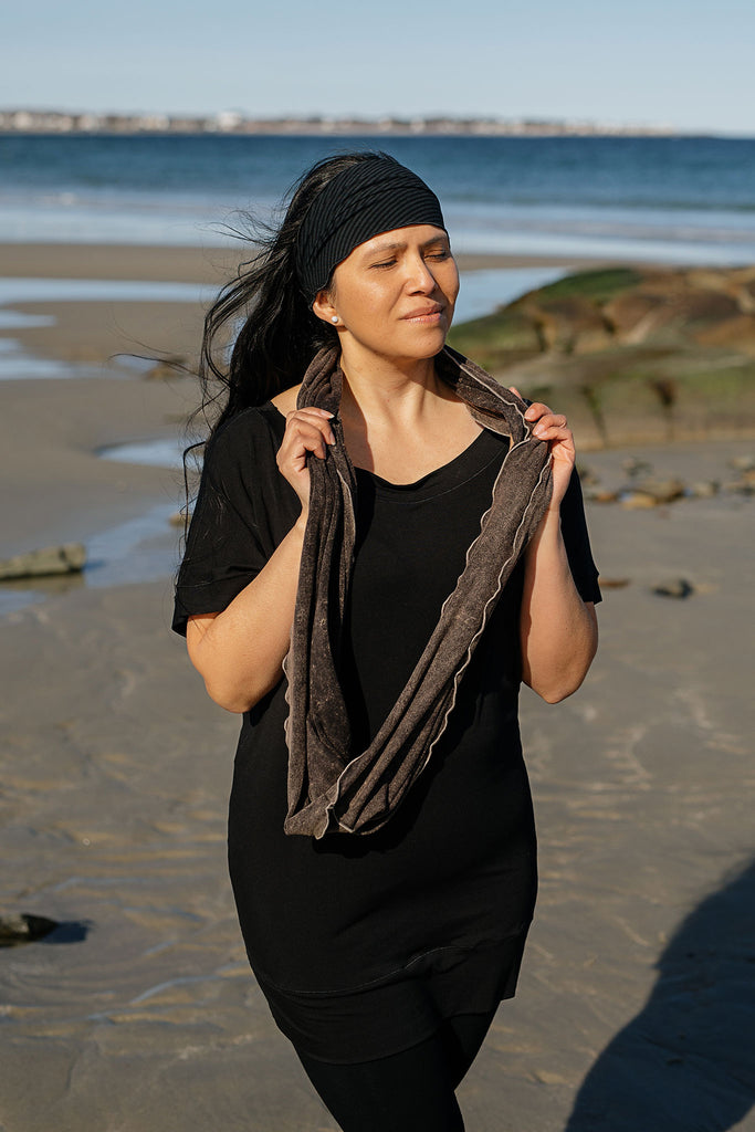 loop infinity scarf in mineral paired with flash top in black and band in subtle black worn as a headband