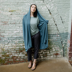 garden coat in ocean paired with kick pant in carbon and flash top in glass