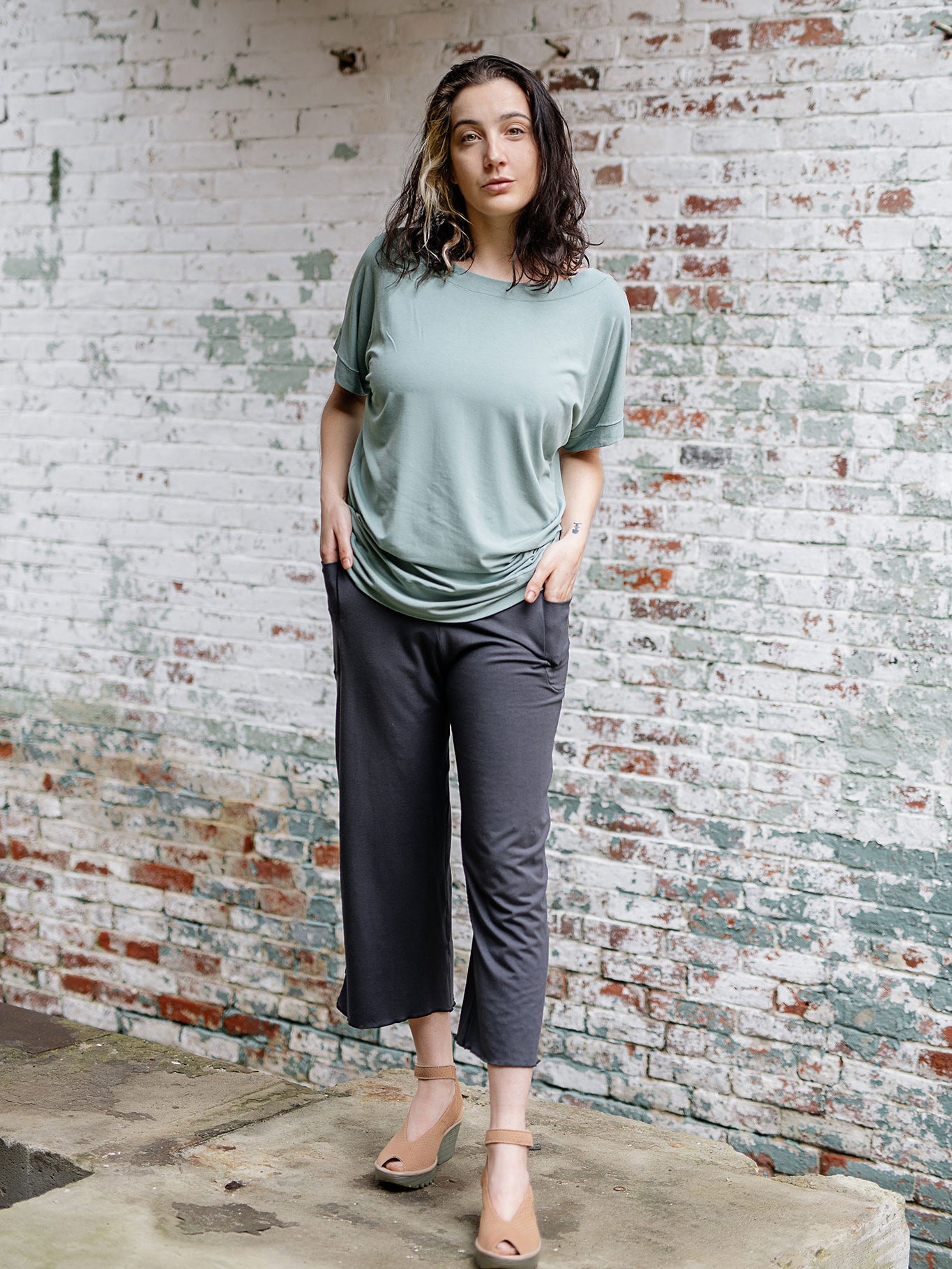 flash off shoulder top in glass with kick pant in carbon