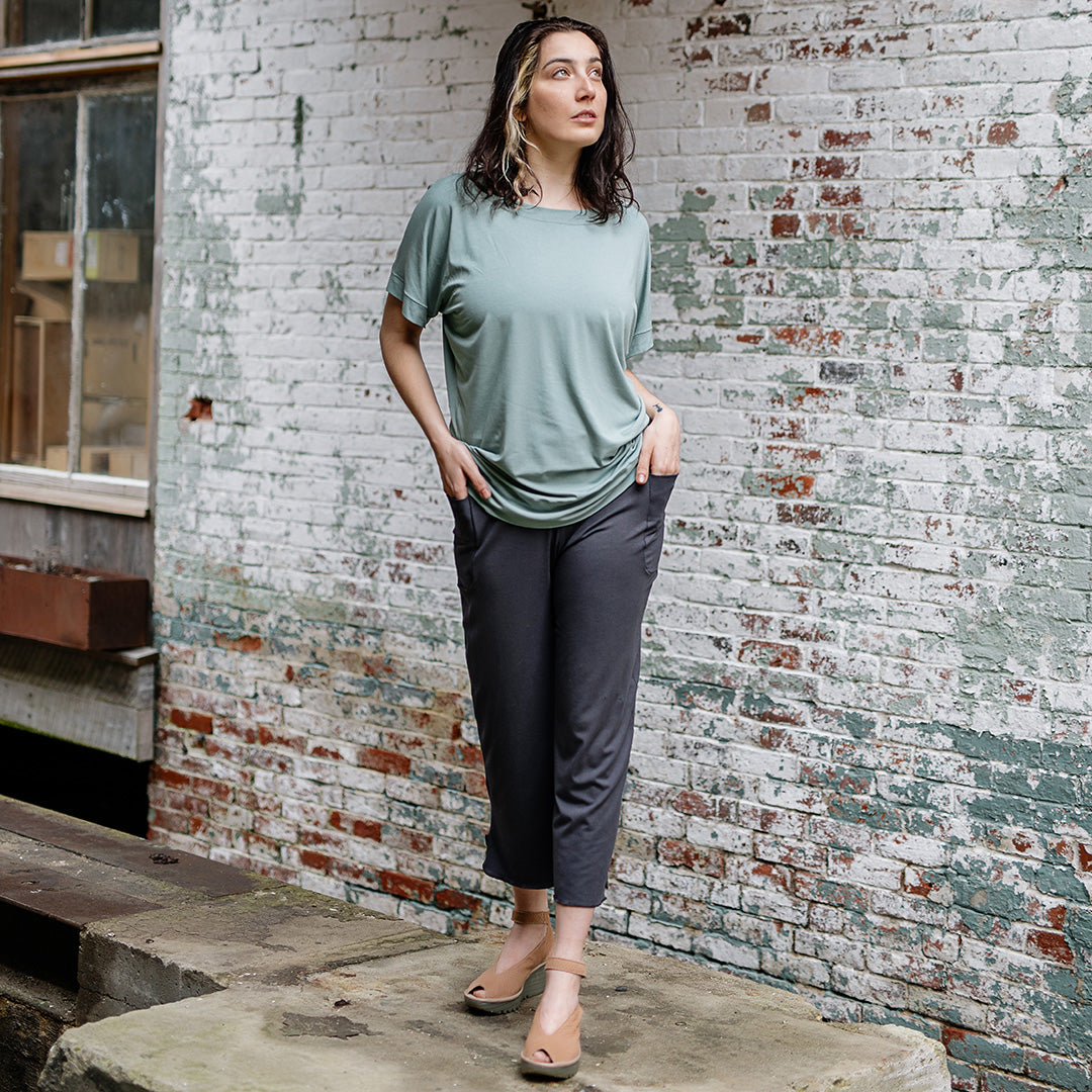 flash off shoulder top in glass with kick pant in carbon