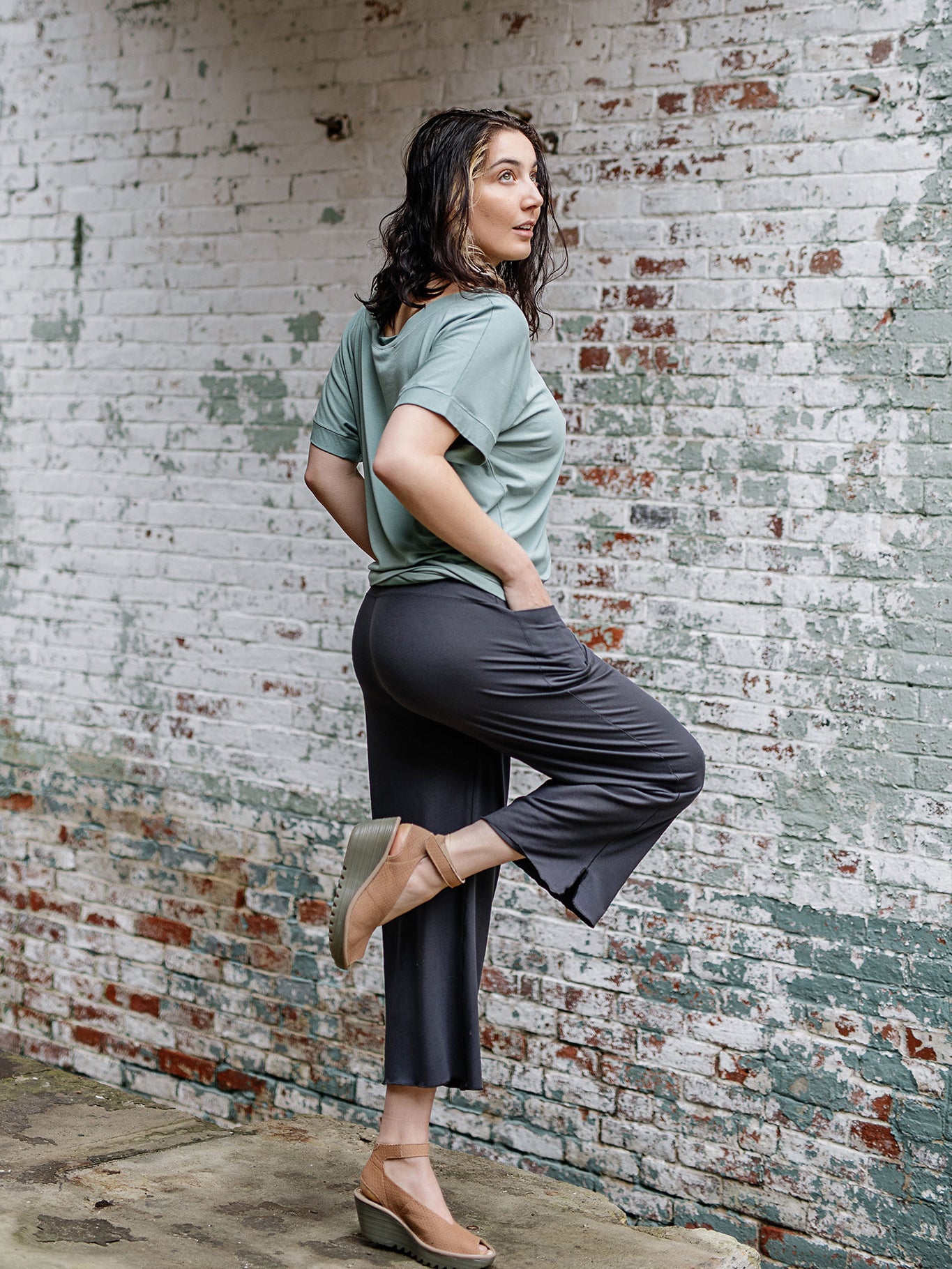 flash off shoulder top in glass with kick pant in carbon