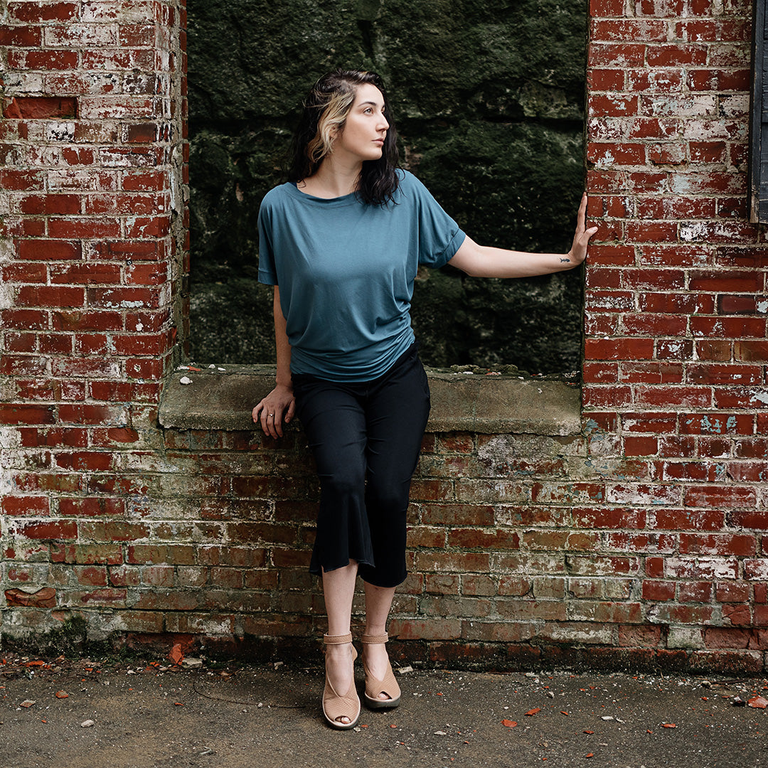 flash off shoulder top in ocean with kick pant in black