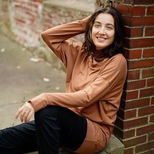 terry welder pullover in cedar with black jogger