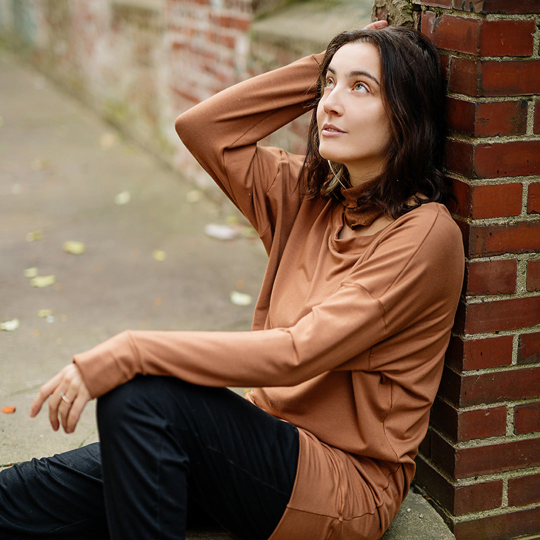 terry welder pullover in cedar