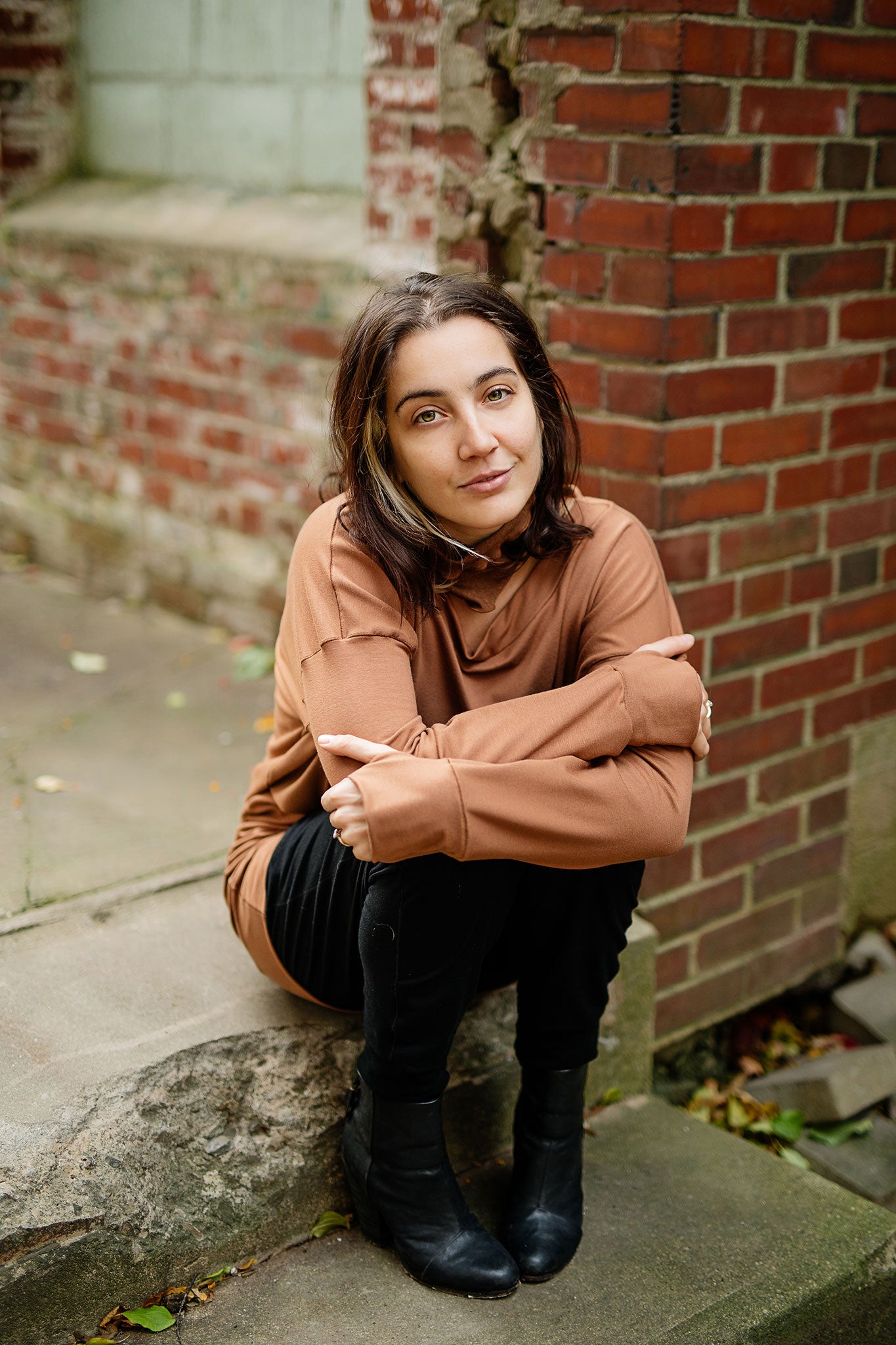 terry welder pullover in cedar with jogger in black