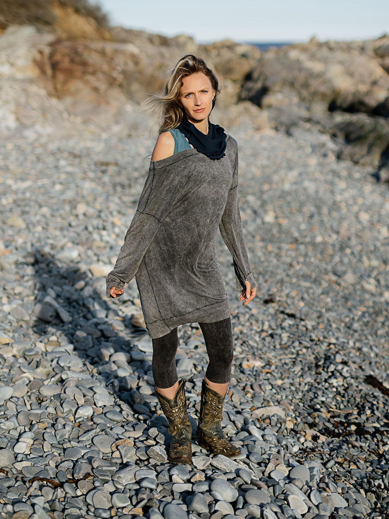 corset in navy styled with mineral tissue welder + mineral capri