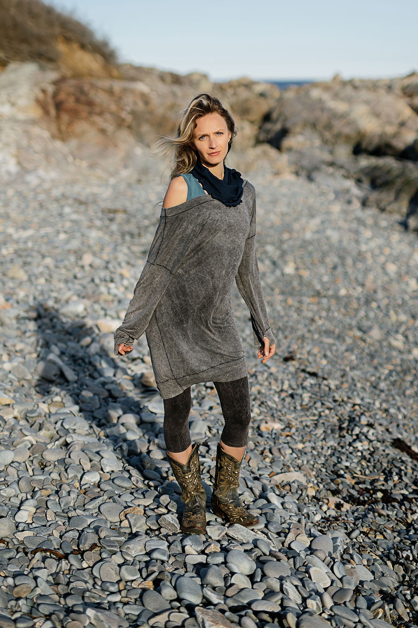 corset in navy styled with mineral tissue welder + mineral capri