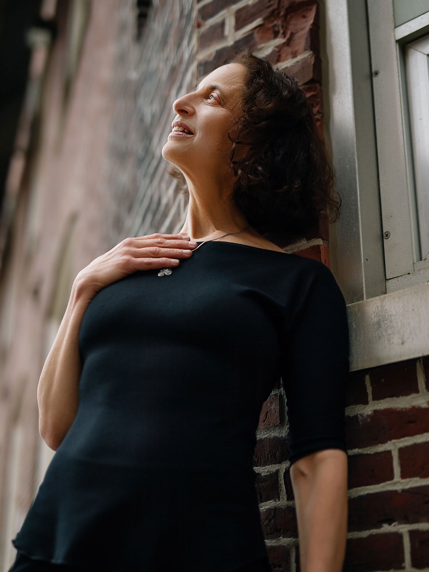 rose bias top in black 