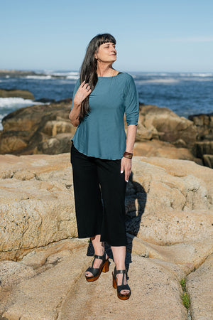 black kick yoga pant styled with ocean rose top