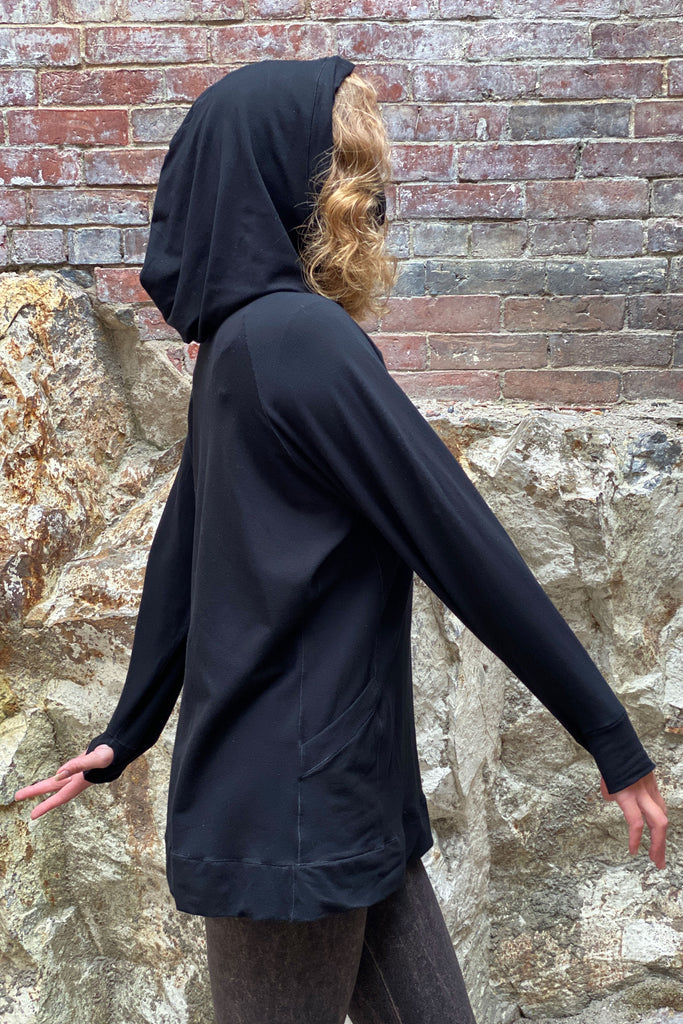 maeve hooded pullover in black