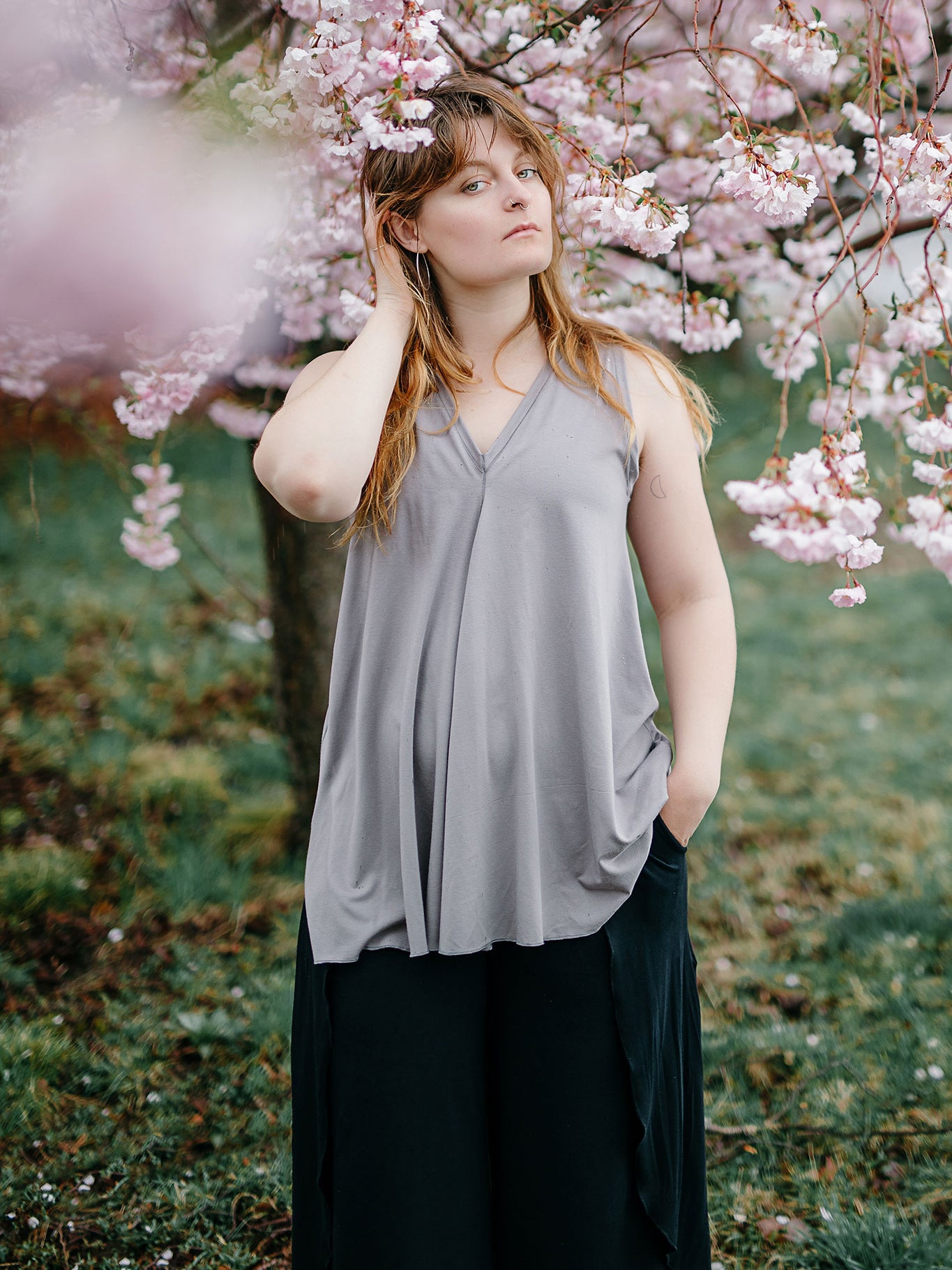 daisy tunic tank in moon with black petal pant