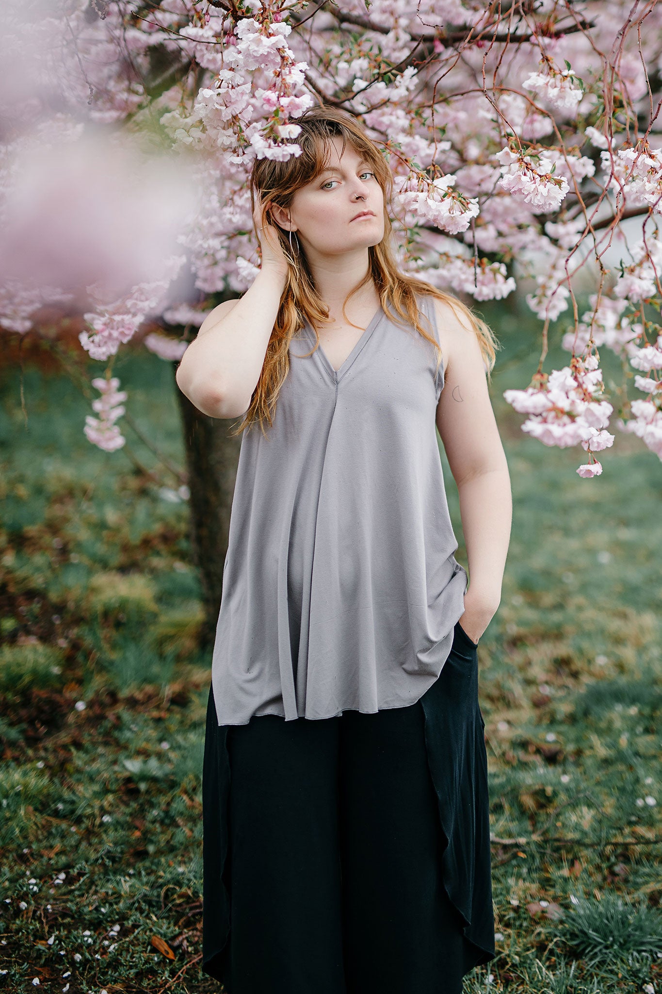 daisy tunic tank in moon with black petal pant