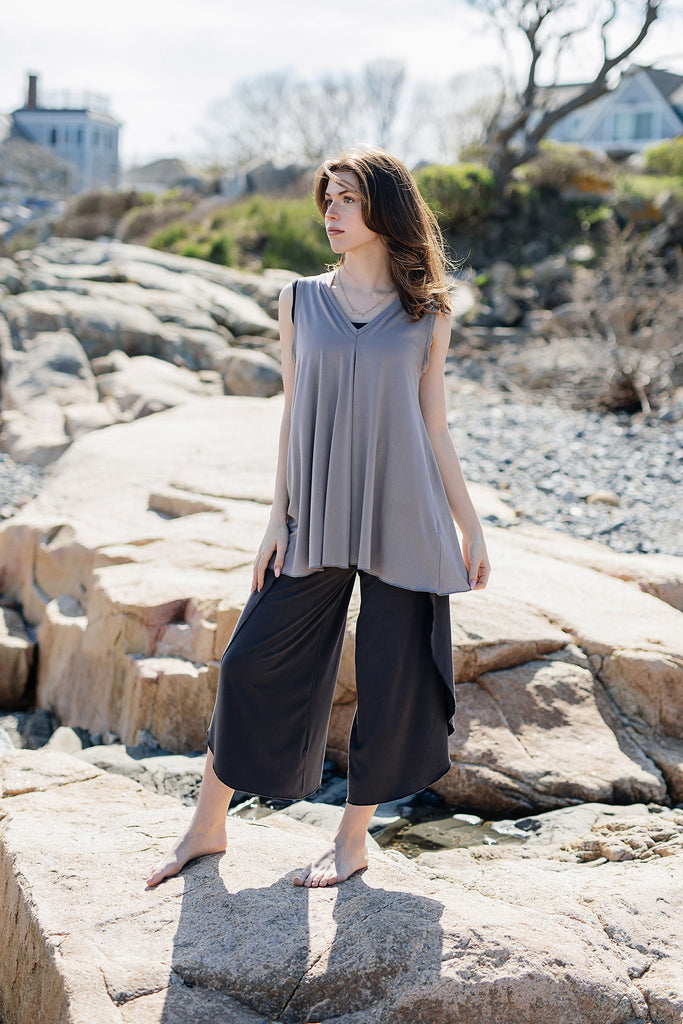 petal pant in carbon paired with moon daisy tunic