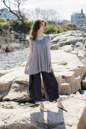 suger® petal pant in carbon + moon daisy