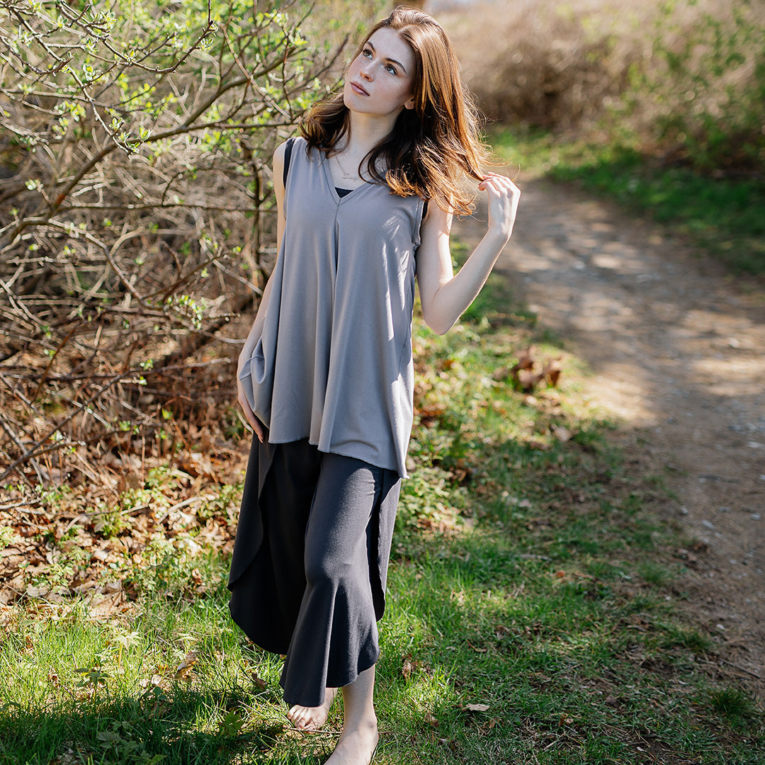 petal pant in carbon paired with moon daisy tunic
