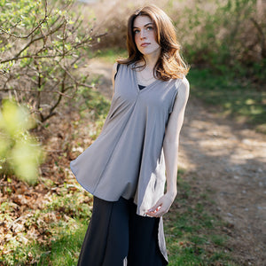 daisy tunic tank in moon with carbon petal pant