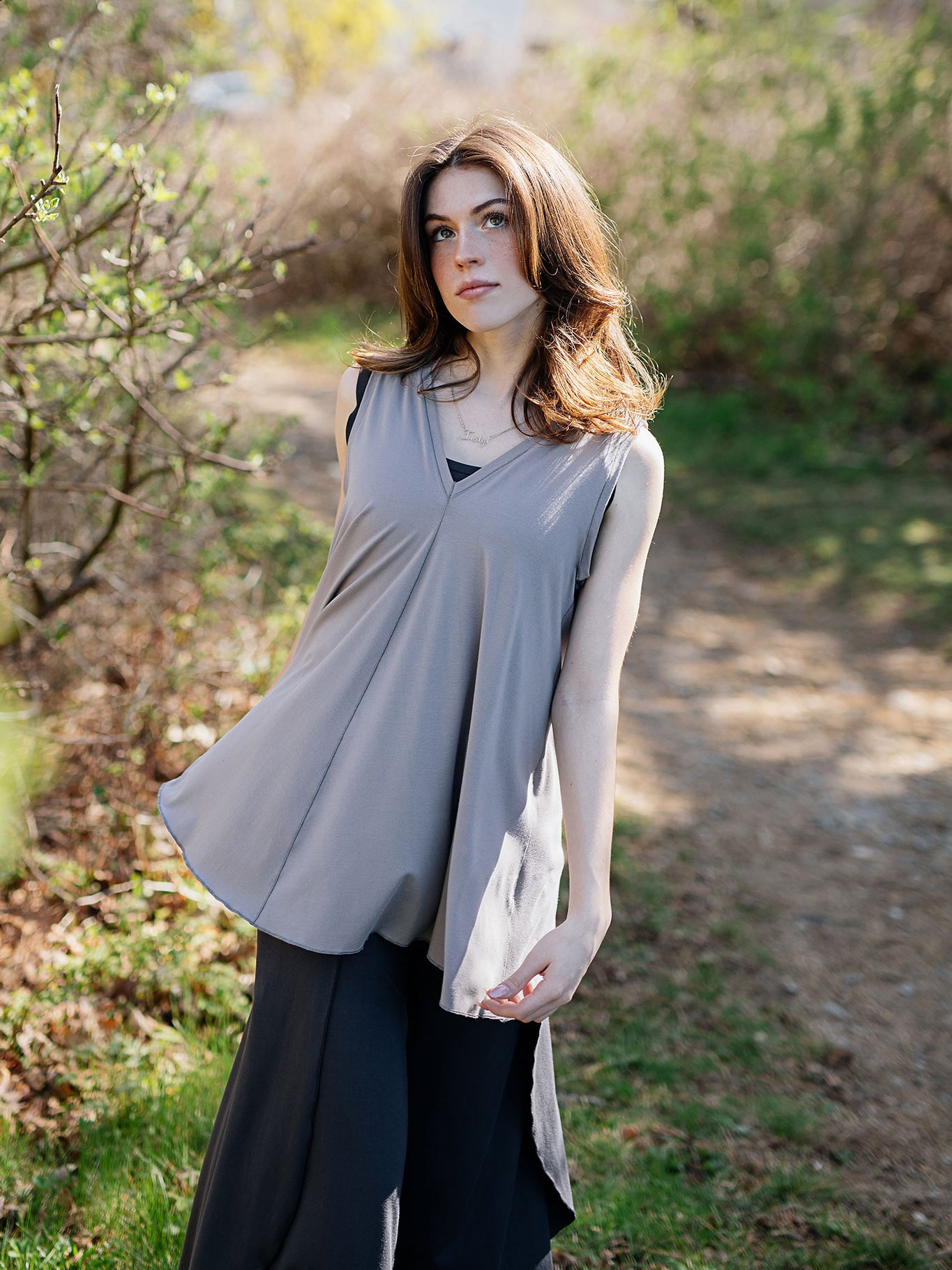 daisy tunic tank in moon with carbon petal pant