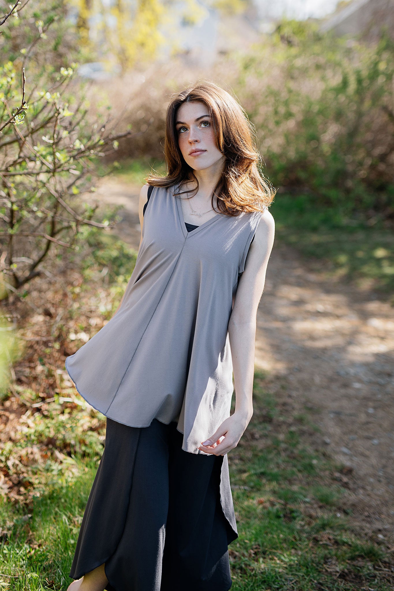 daisy tunic tank in moon with carbon petal pant