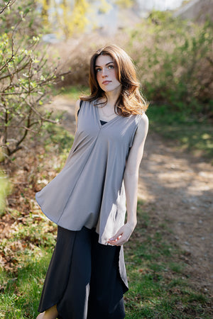 daisy tunic tank in moon with carbon petal pant