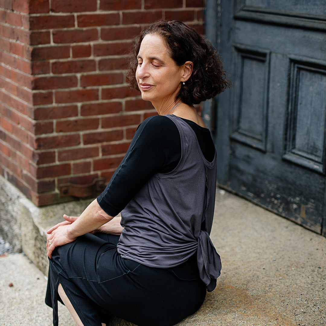 tulip tissue tank in carbon paired with black rose + black harlow