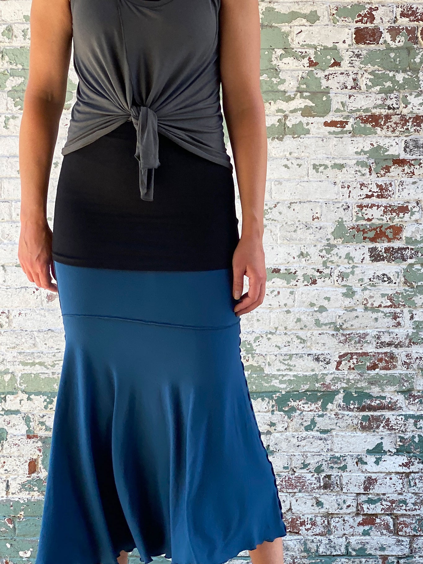 tulip in tissue ore tied in the front over core in black + flirt in lake