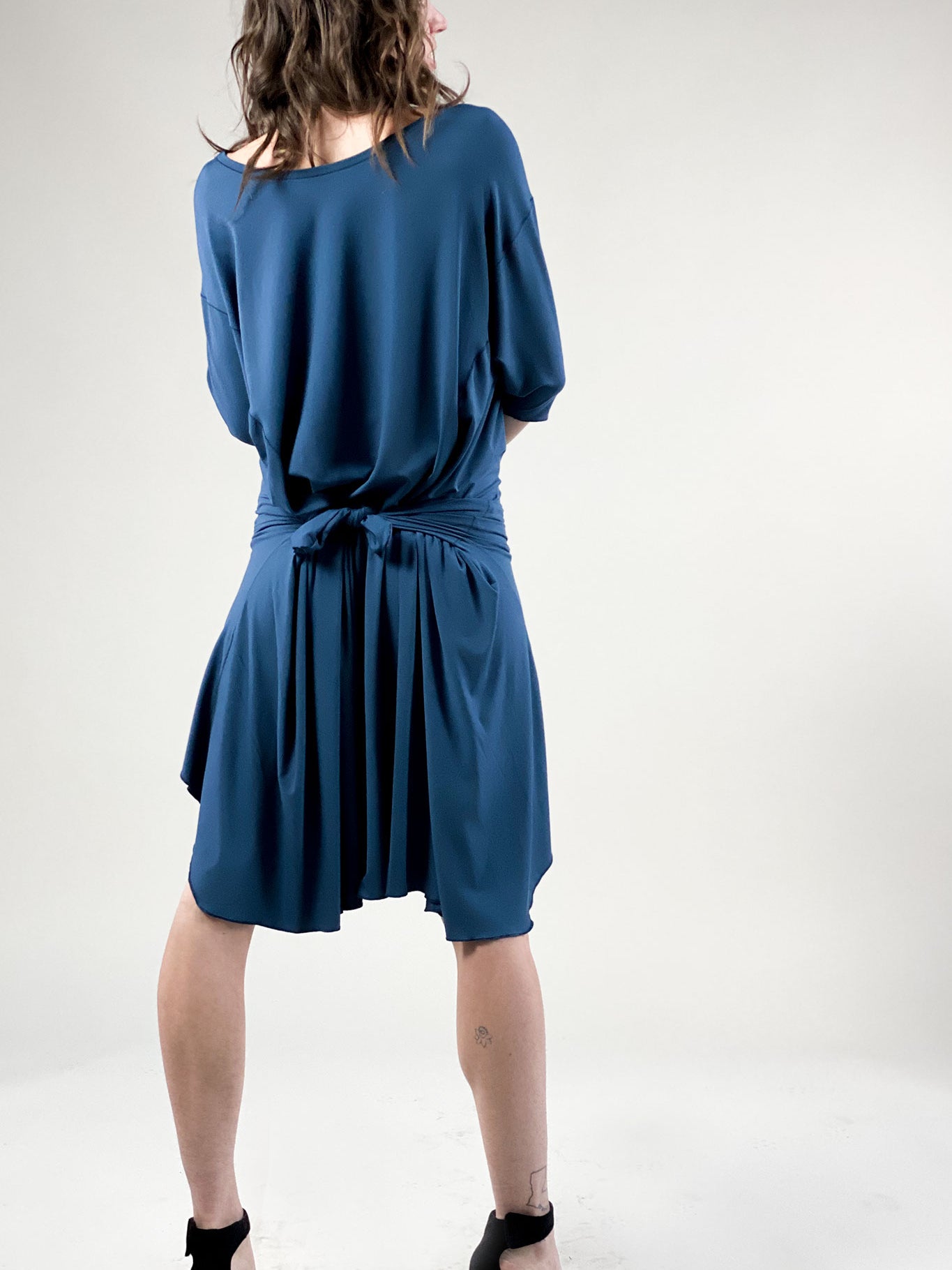 tide in tissue lake with pockets tied in back