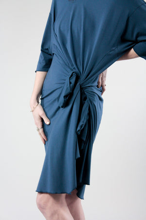 tide in tissue lake with pockets tied in front