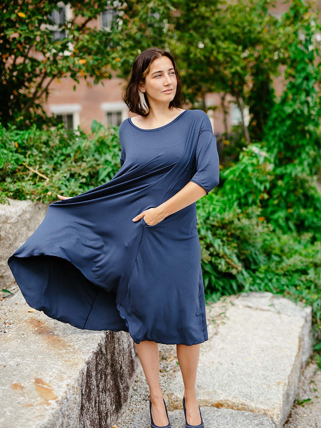 tide dress in navy--enjoy pockets + flowy silhouette