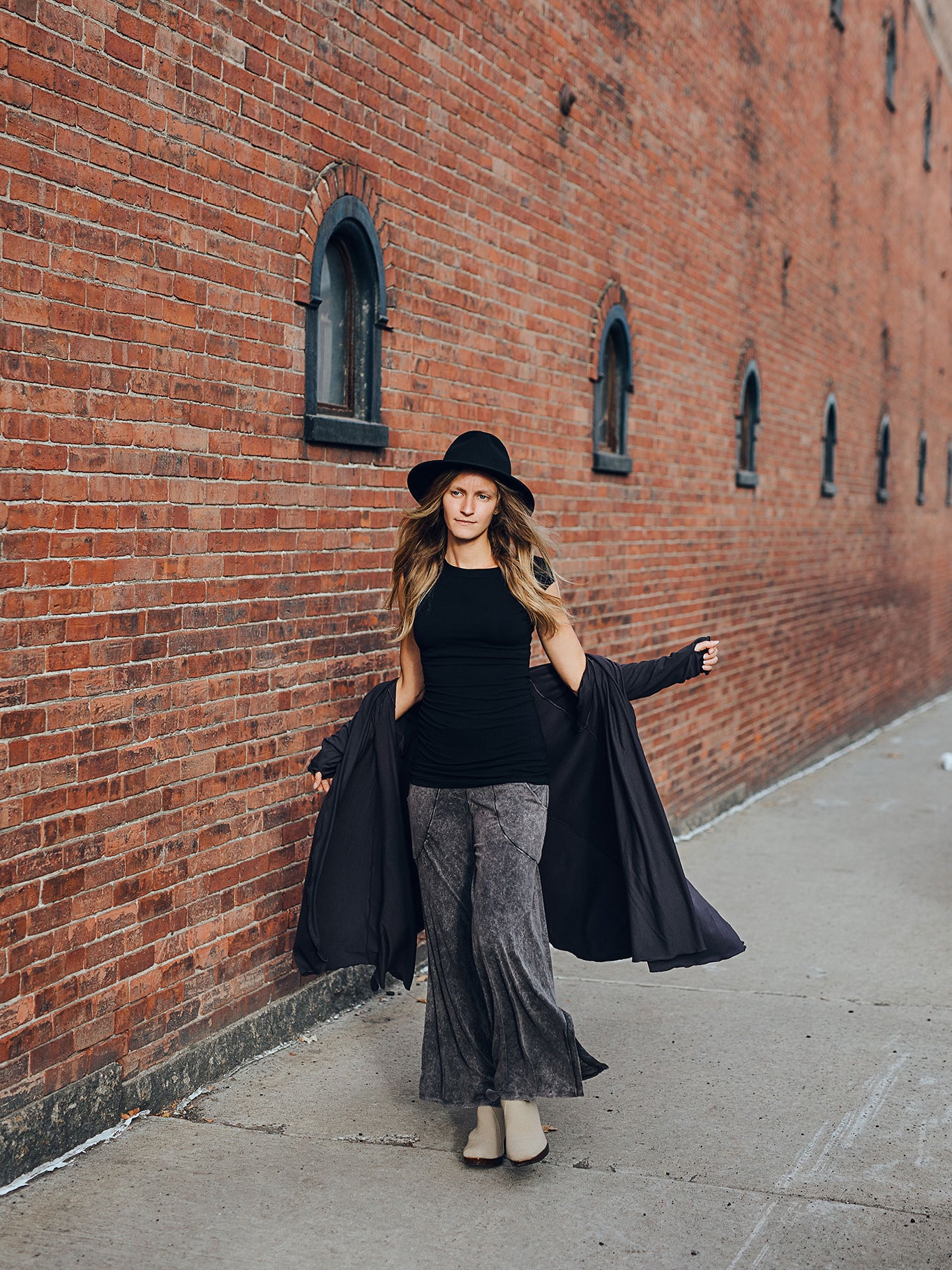 harlow elegant convertible wide leg pant in mineral with carbon riding coat