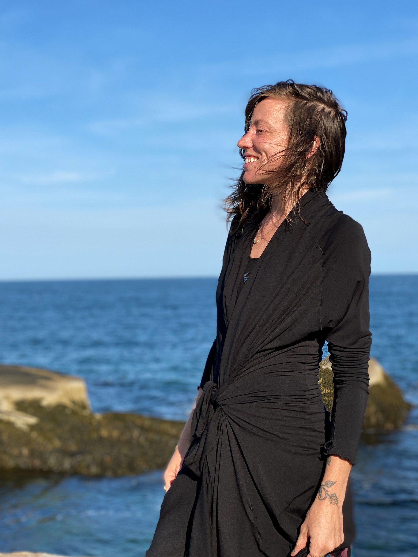 garden coat in tissue black with pockets tied in front